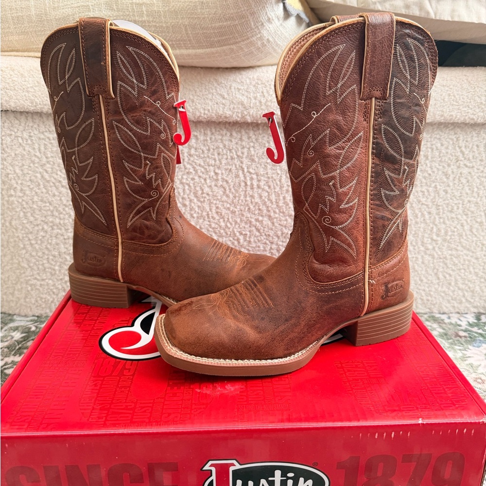 Women’s Square Toe Justin Boots